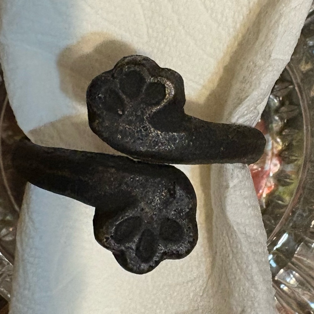 14 Cast iron napkin rings brushed aged bronze/black imprinted design one piece